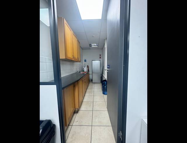 500M² OFFICE TO LET IN LA LUCIA